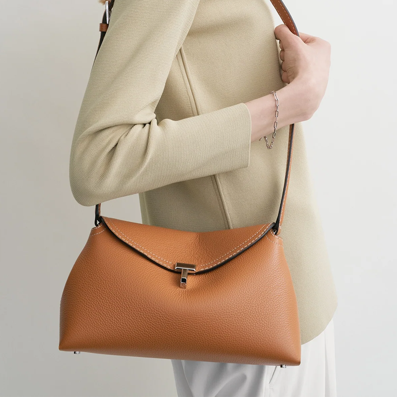 T-Lock Clutch Grained Leather Tan